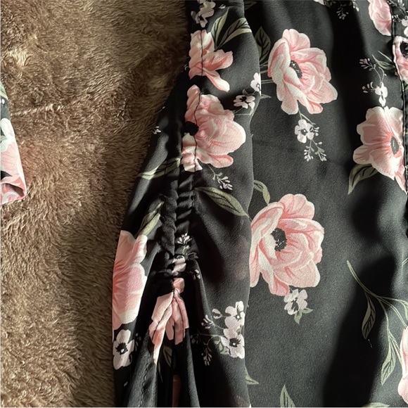 Black Floral Long Blouse Small - Picture 3 of 5